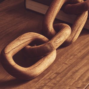 Cala Brown Wood 5 Link Chain Decor